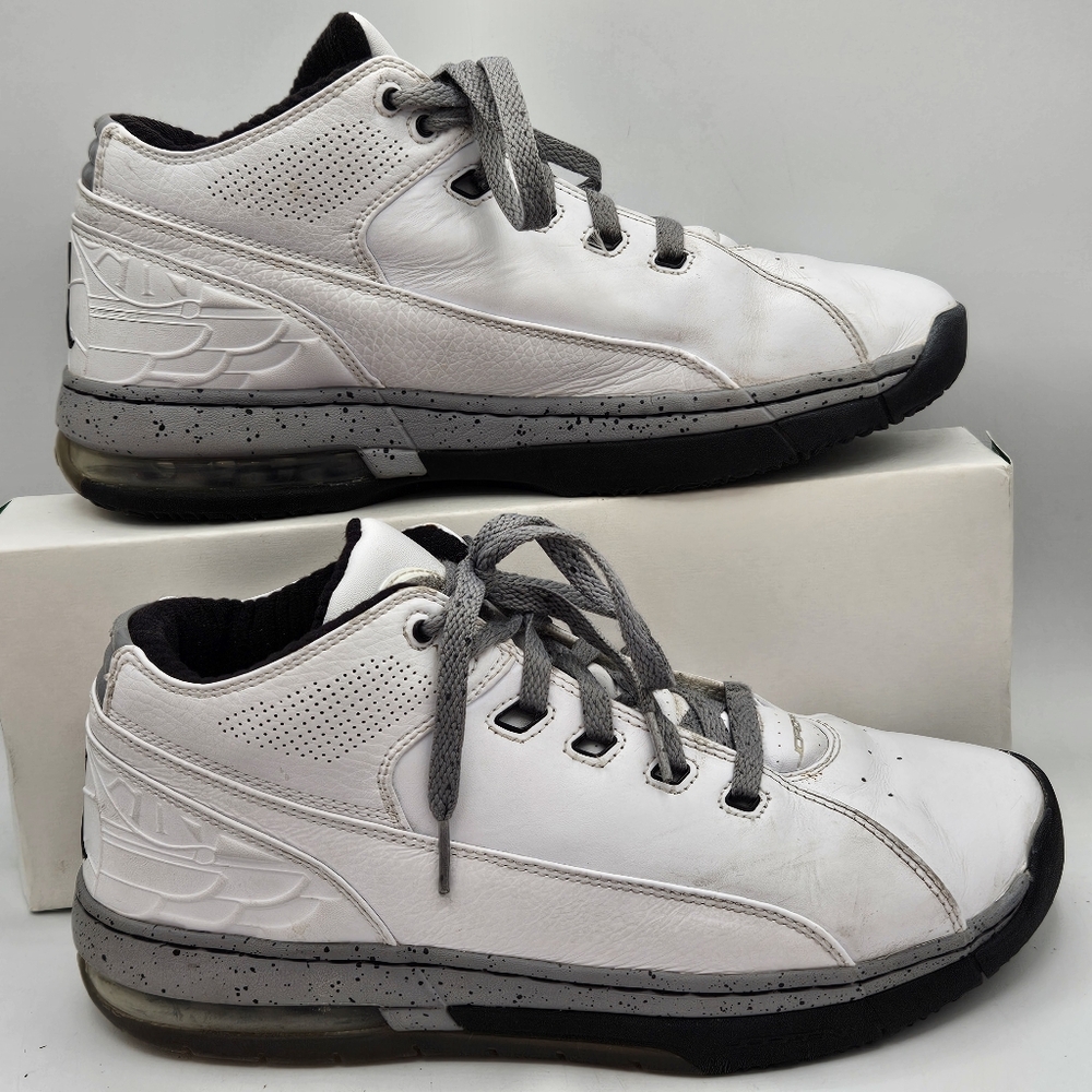 Old Skool Jordan shoes size 9 2007